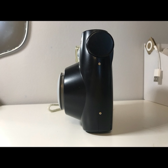 Black Polaroid camera - Picture 2 of 6